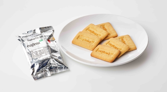 貧困地域の学校を中心にクッキーを配布しています